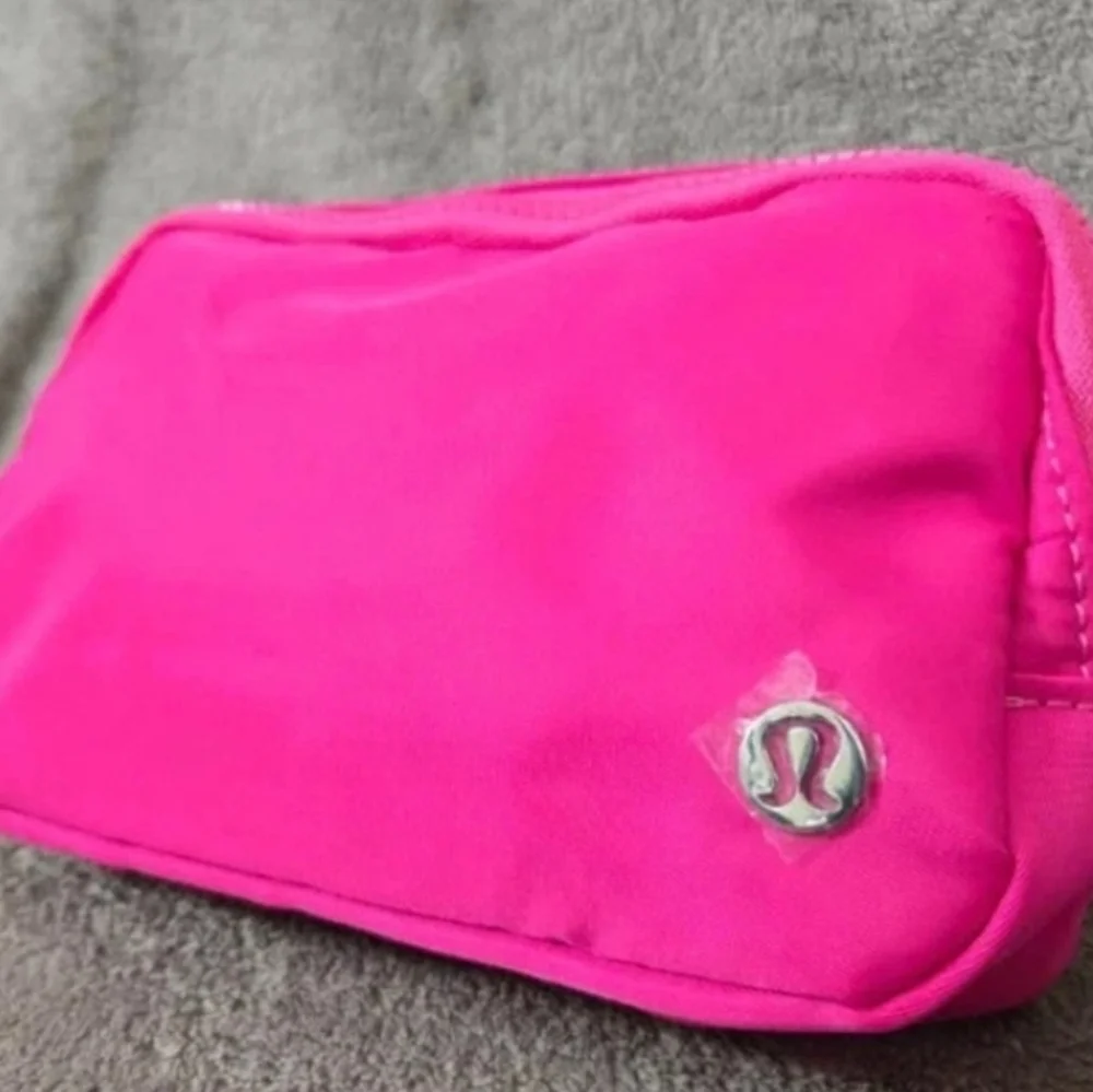Lululemon Athletica Everywhere Belt Bag *Red ♥️ - Picture 4 of 6
